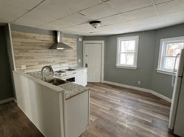 328 Cedar St APT 1F, Manchester, NH 03103