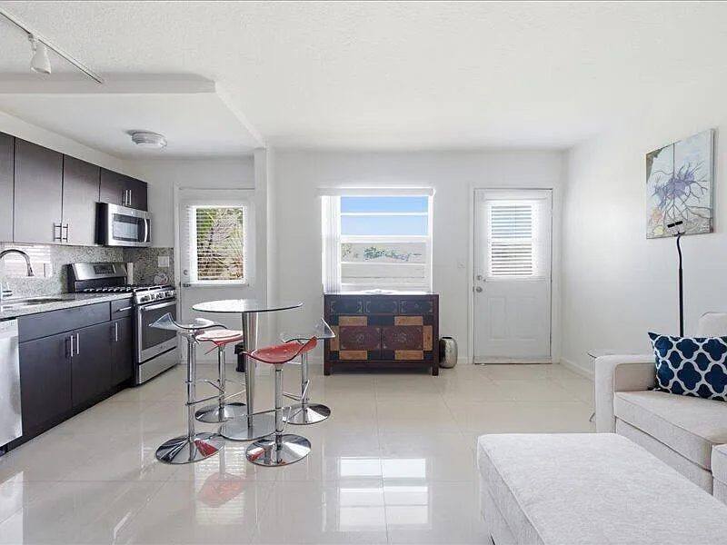 1 bed, 1.0 bath, 590 sqft, $2,500 — Photo 2