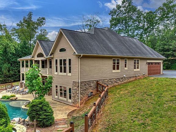 4th image of 224 Sanders Rd