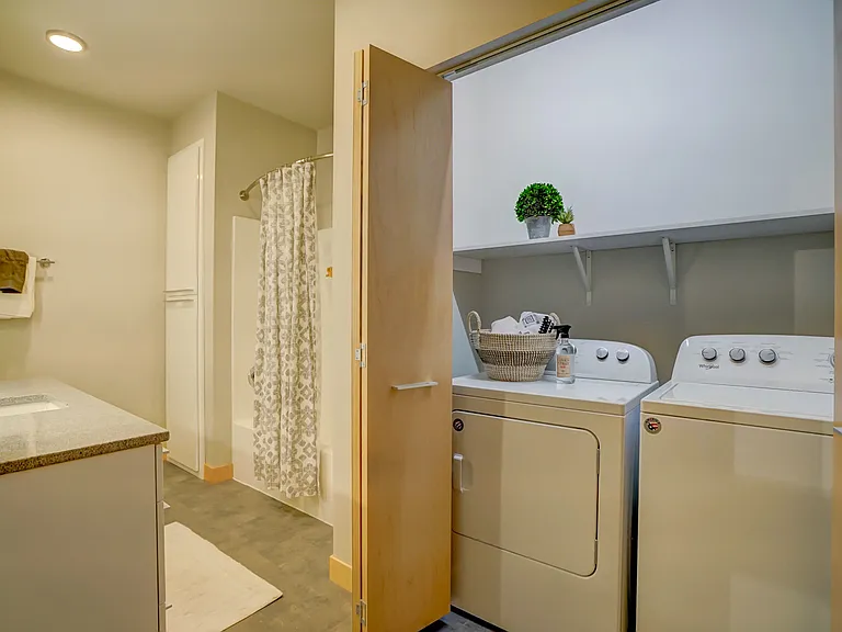 Latitude 43 — Photo 5