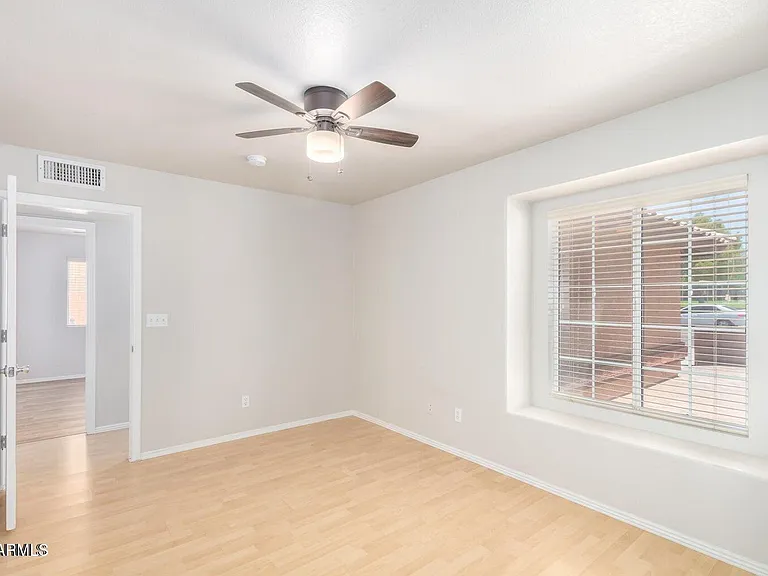 1924 E Sharon Dr — Photo 29
