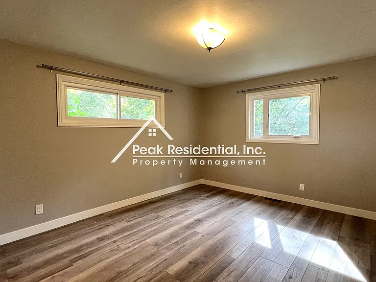 4552 Briarwood Dr — Photo 19