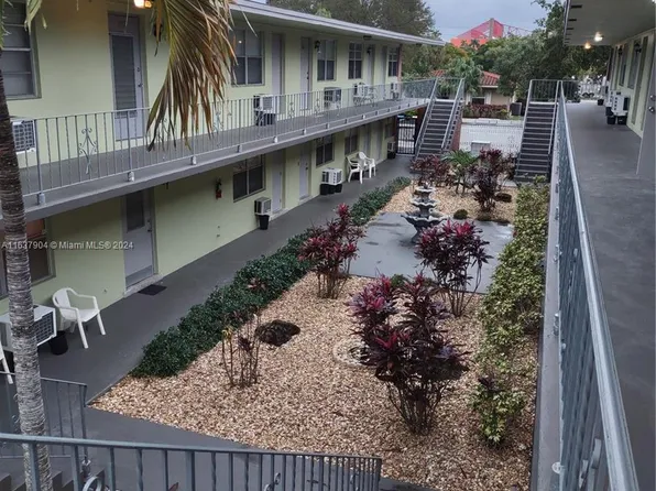 17 NE 2nd Ave APT 205, Dania Beach, FL 33004