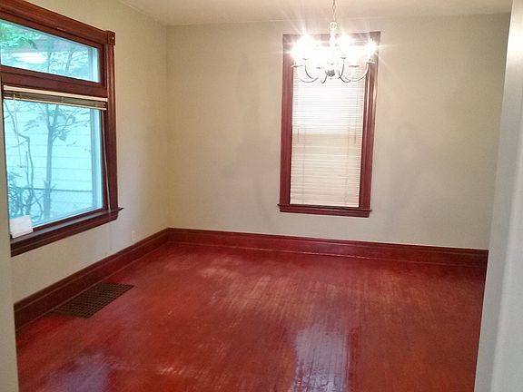 3rd image of 885 Fuller Ave