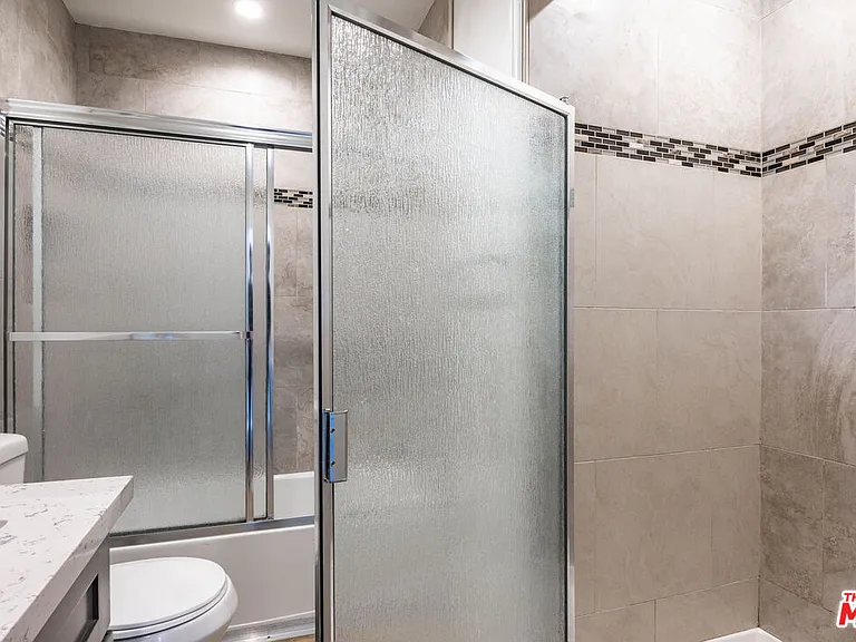 1112 Ocean Park Blvd #D — Photo 14