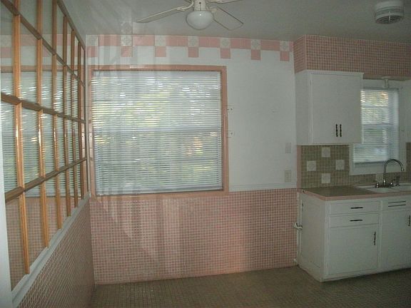 4th image of 531 Elm St