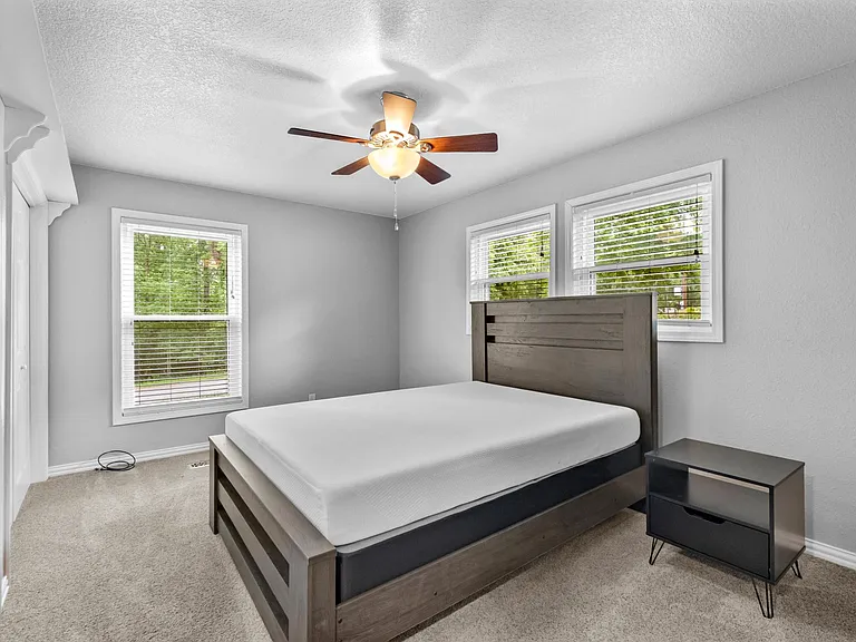 1 Blandford Ln — Photo 6