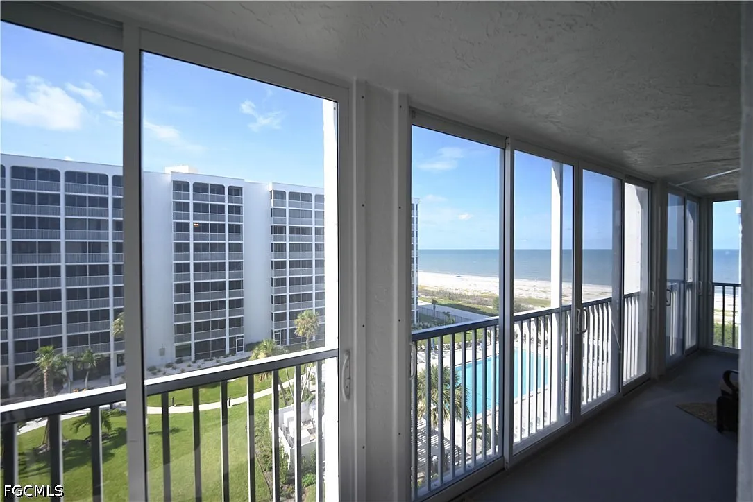 2 bed, 2.0 bath, 1252 sqft, $3,000 — Photo 2