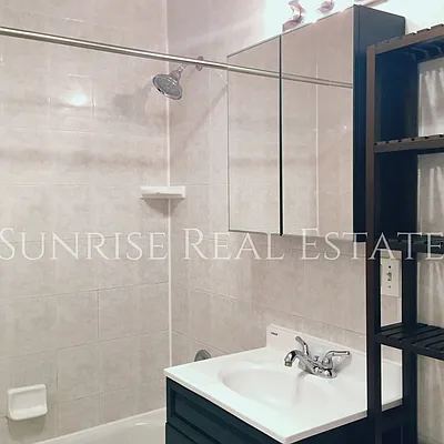 Rented by Sunrise Real Estate | media 27