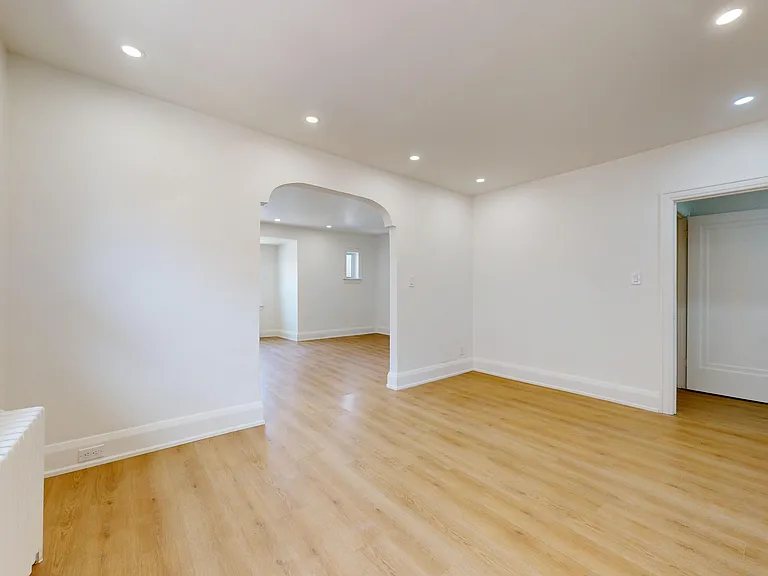 1214 Avenue Rd — Photo 26