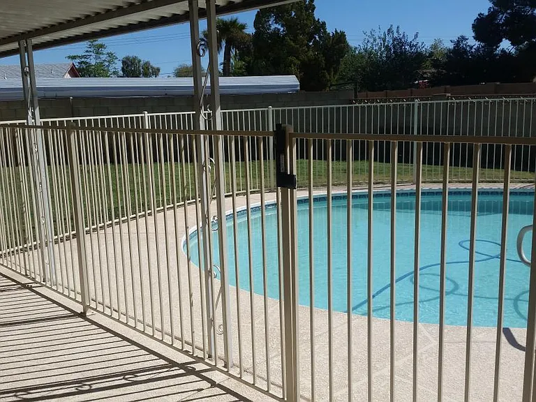 1971 E Meadow Dr — Photo 24