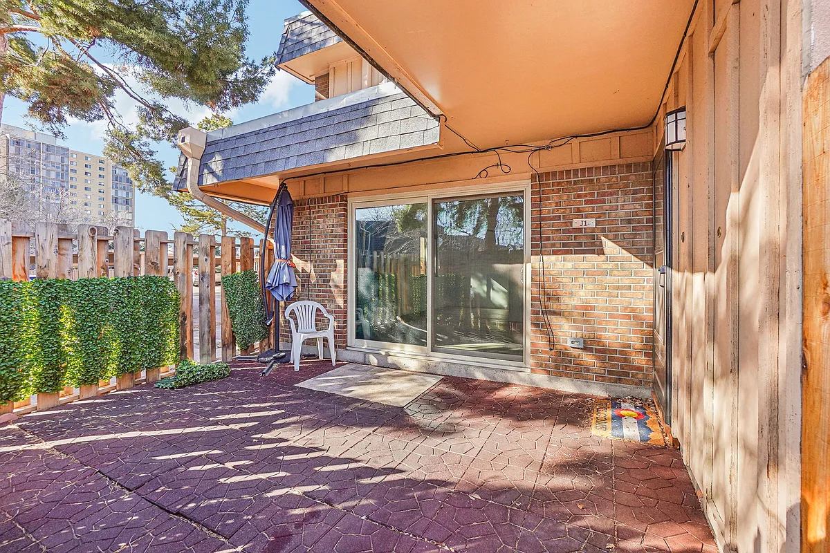 Building Photo - 7995 E Mississippi Ave #J1