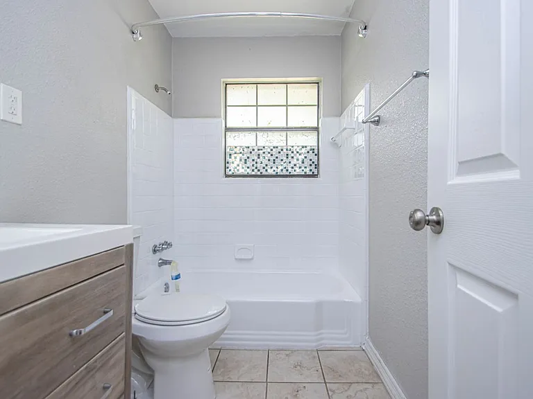 4900 Trinity Dr — Photo 8