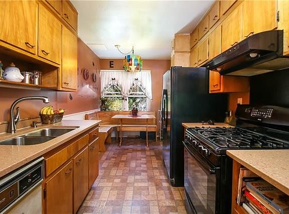 5th image of 10 Regina Pl