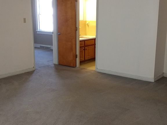 2nd image of 405 E Jackson St