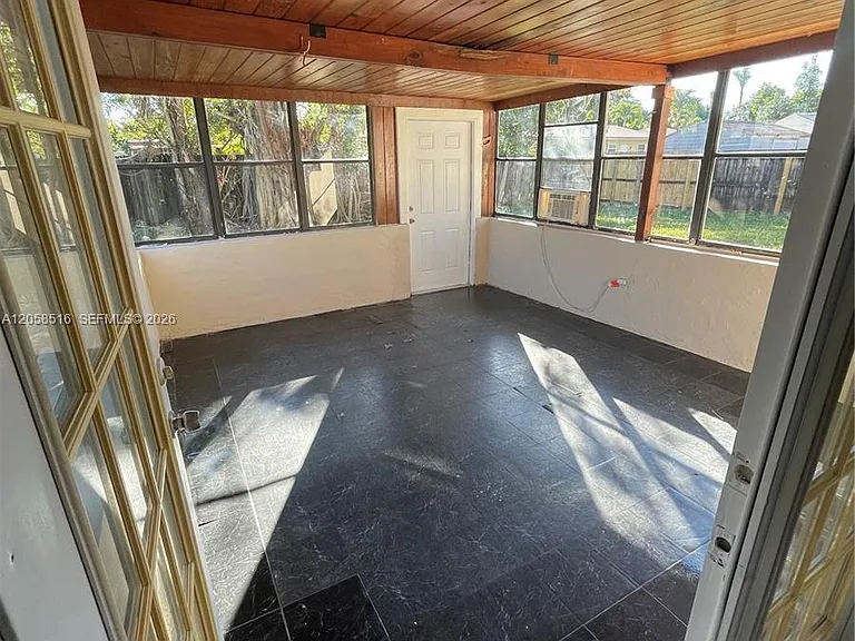1810 SW 64th Ter — Photo 12