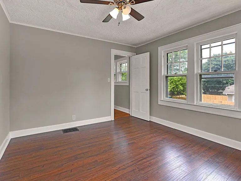 4302 Cornelius Ave — Photo 8