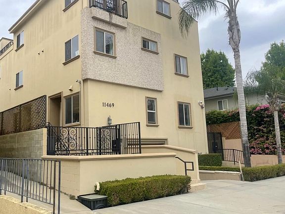 3rd image of 11469 Moorpark St Unit 4
