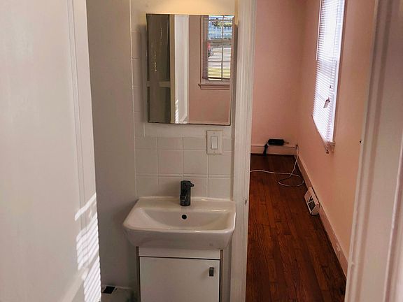 2nd image of 4418 Grove Ave