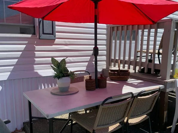 180 Bartion Ct, Bartonsville, PA 18321