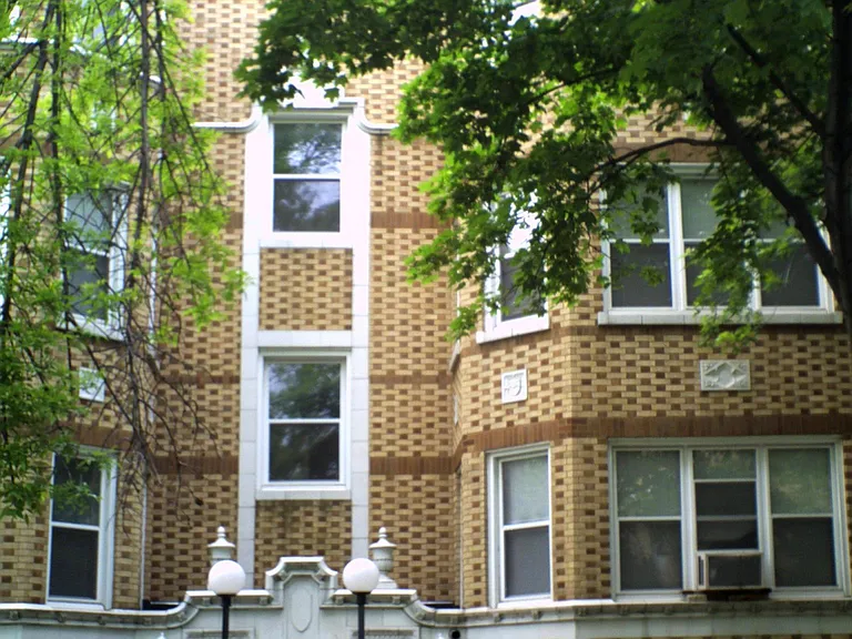 6150 N Hoyne Ave #1 — Photo 24