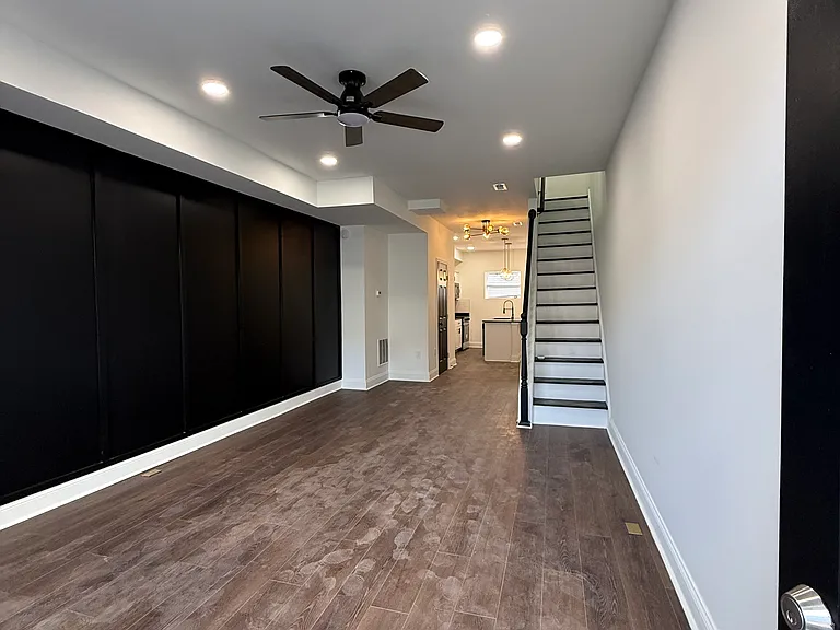 2609 E Monument St — Photo 2