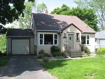 1st image of 971 Hyacinth Ave E