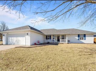 1805 Edgewood Dr, Aurora, MO 65605