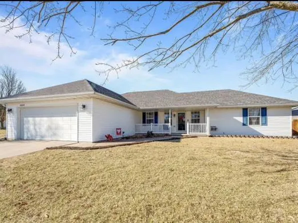1805 Edgewood Dr, Aurora, MO 65605
