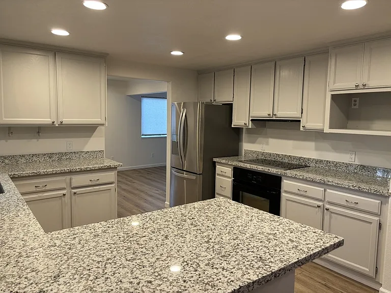 1776 Meda Ave — Photo 10