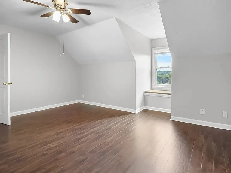 2301 Sherwood Hills Ct — Photo 28