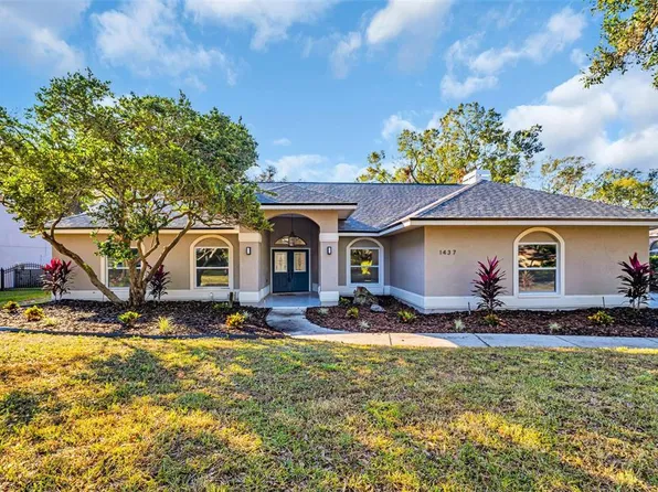 1437 Hounds Hollow Ct, Lutz, FL 33549