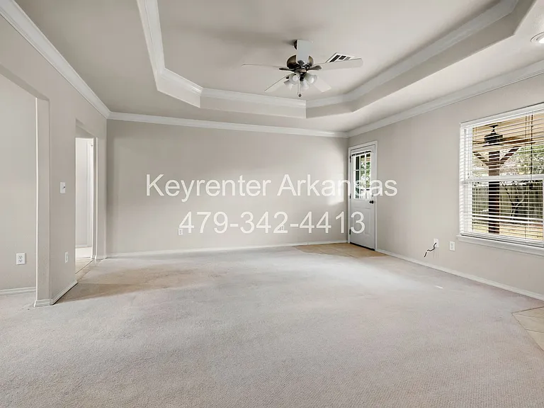 705 SW Crystal St — Photo 8