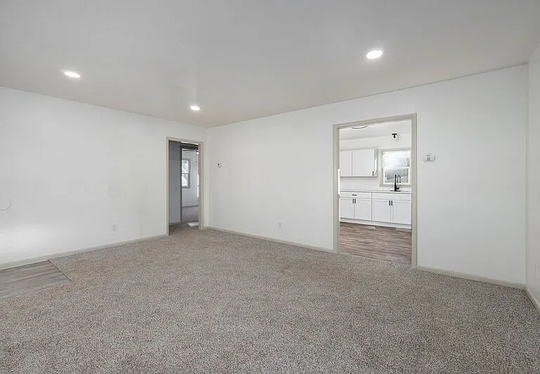 1816 W Olive St — Photo 5
