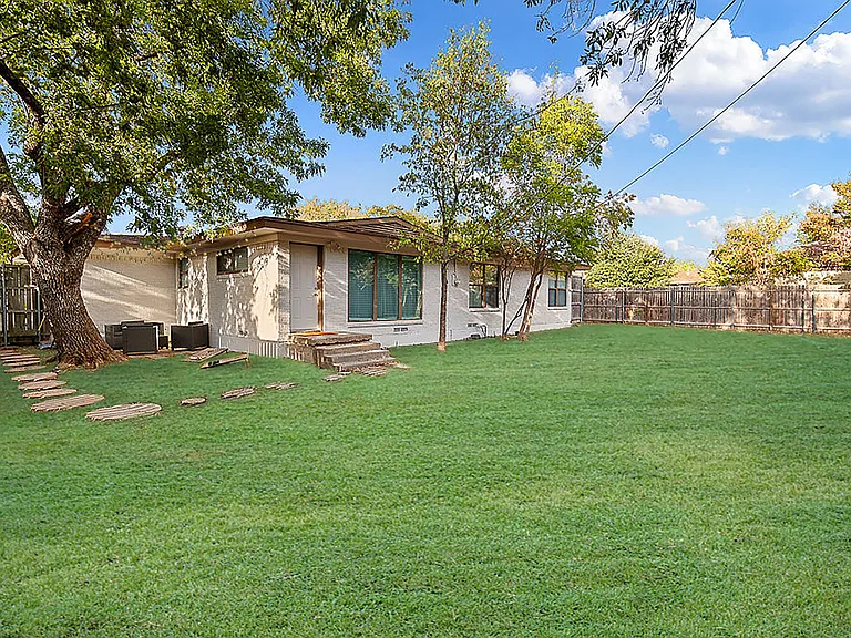631 Sherwood Dr — Photo 44