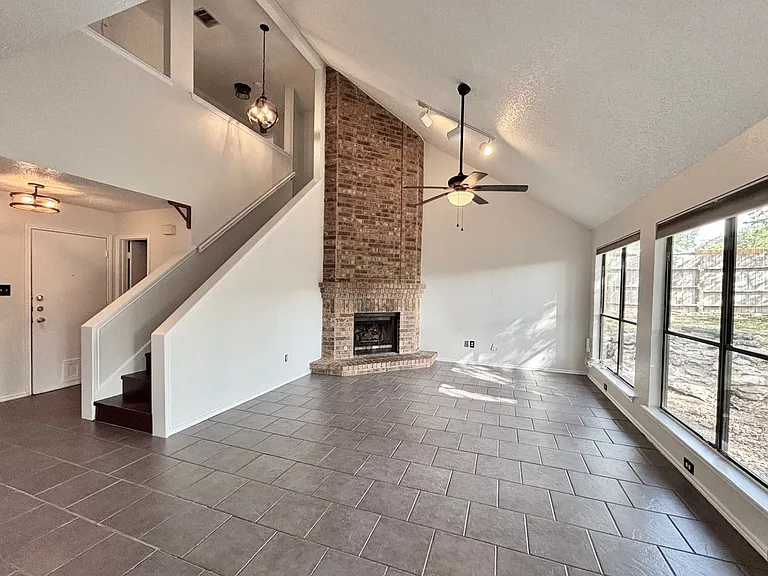 15606 Knollhollow — Photo 2