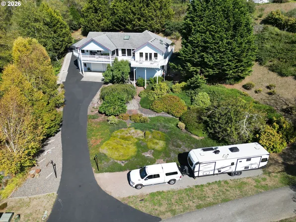 15709 Pelican Bay Dr, Brookings, OR 97415
