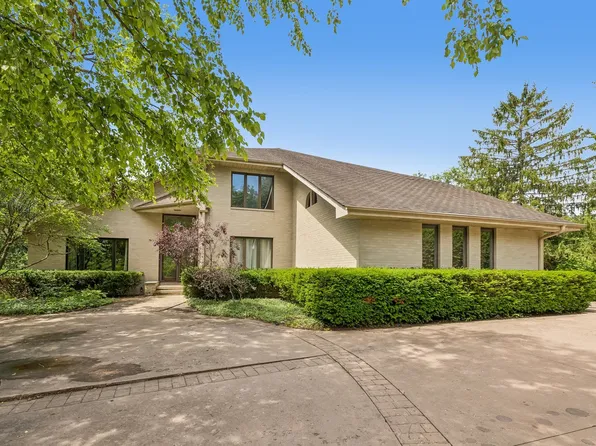1191 Hunters Ln, Libertyville, IL 60048