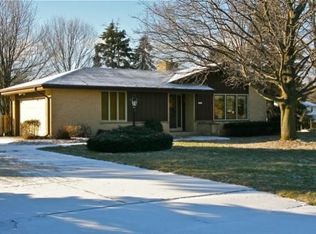 13725 W Honey Ln, New Berlin, WI 53151