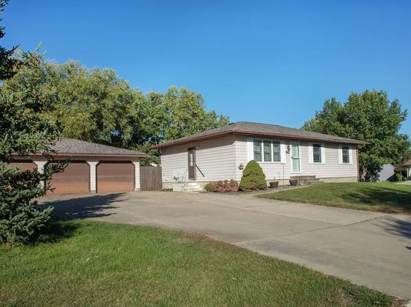 641 Amber Ln, Elk Run Heights, IA 50707