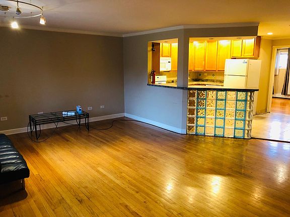 3rd image of 105 Dover Dr APT 5