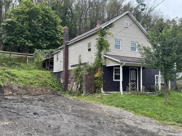 301 Saipan Ave, Johnstown, PA 15902