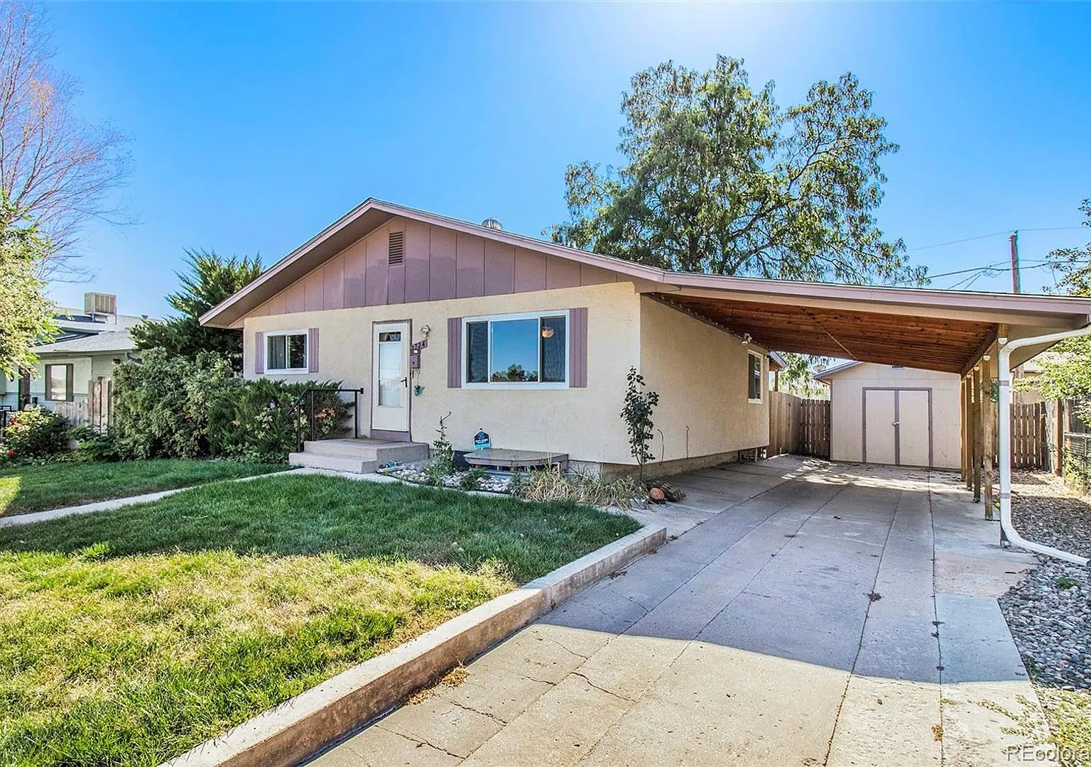 South Side Ranch With Central Air — Photo 2