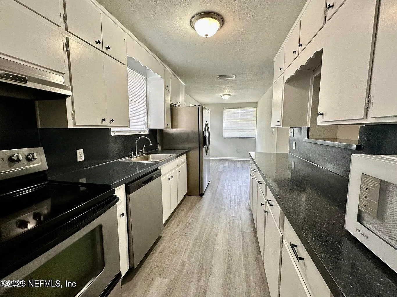 4 bed, 2.0 bath, 1419 sqft, $1,600 — Photo 4