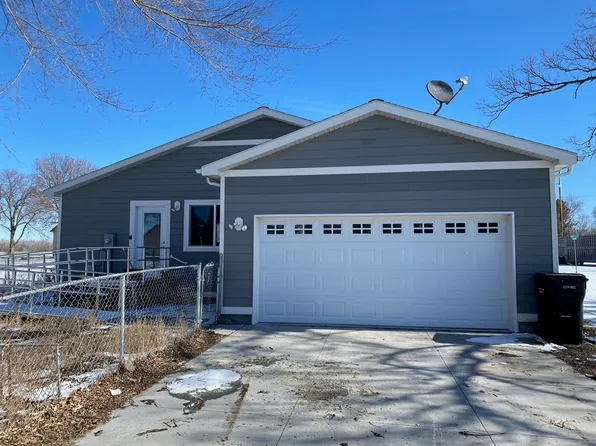 809 11th St, Elba, NE 68835
