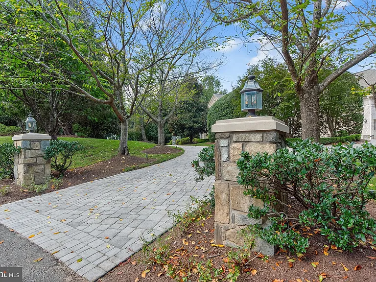 9864 Walker Glen Ct — Photo 21