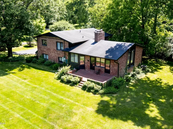 403 Springwood Ln, Saint Matthews, KY 40207