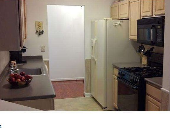 4th image of 43 Amherst Dr