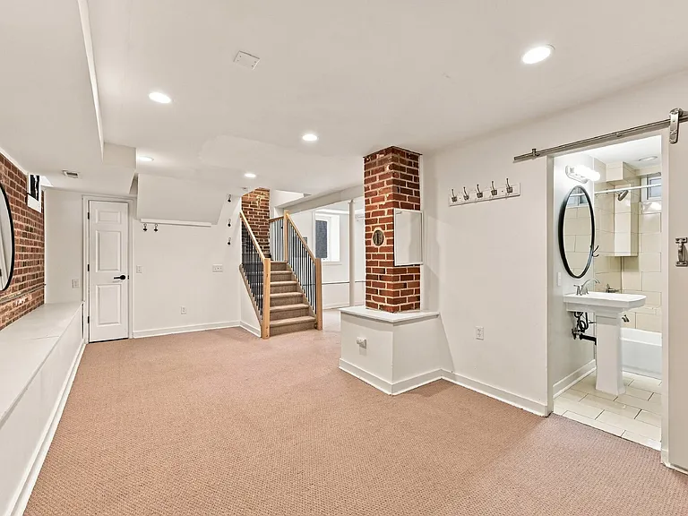 2630 N York St — Photo 18