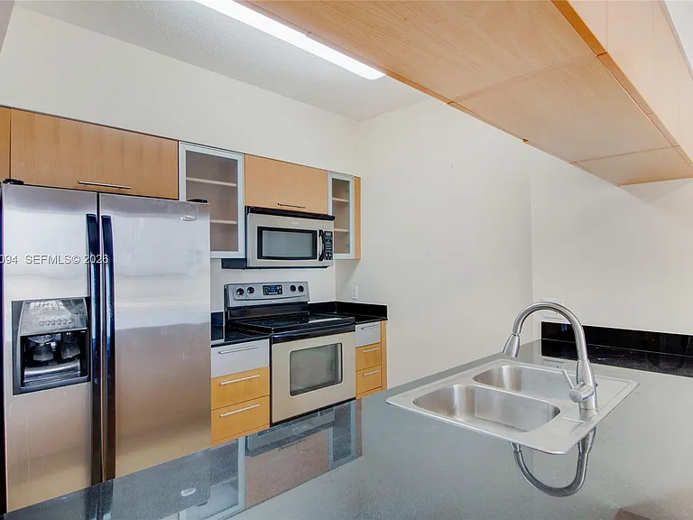 1750 N Bayshore Dr #3111 — Photo 2